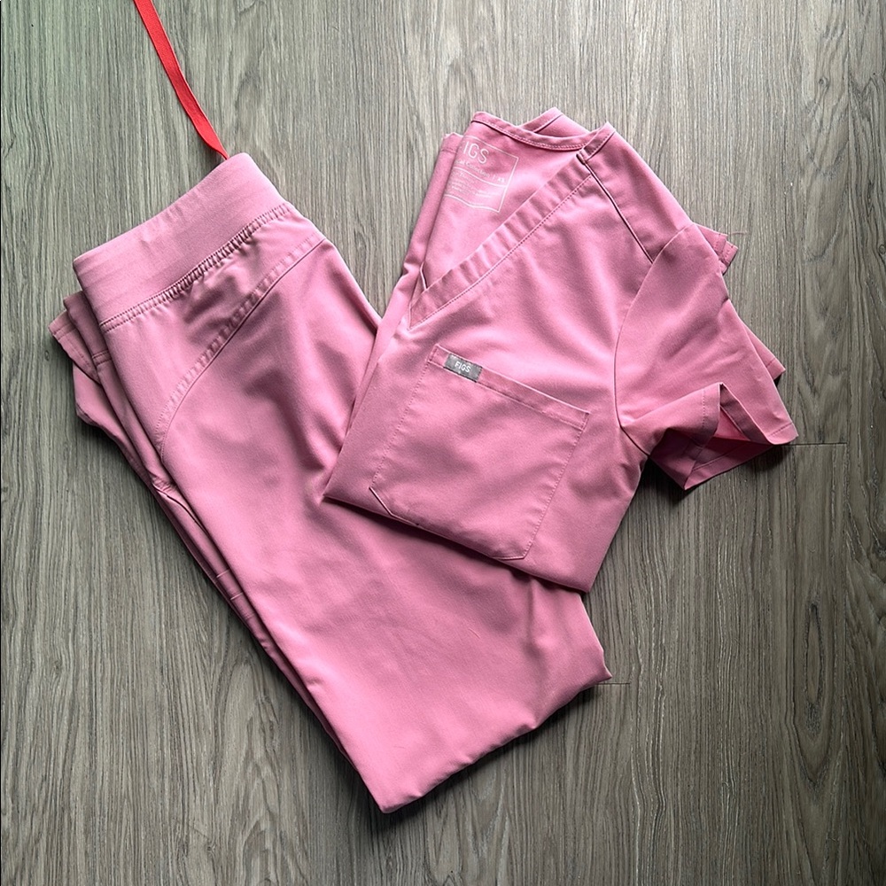 Figs Pink Scrub Set